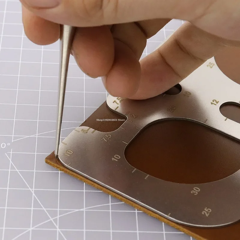 R Positioning Ruler Stainless  - Leatherwork Templates recension och pris